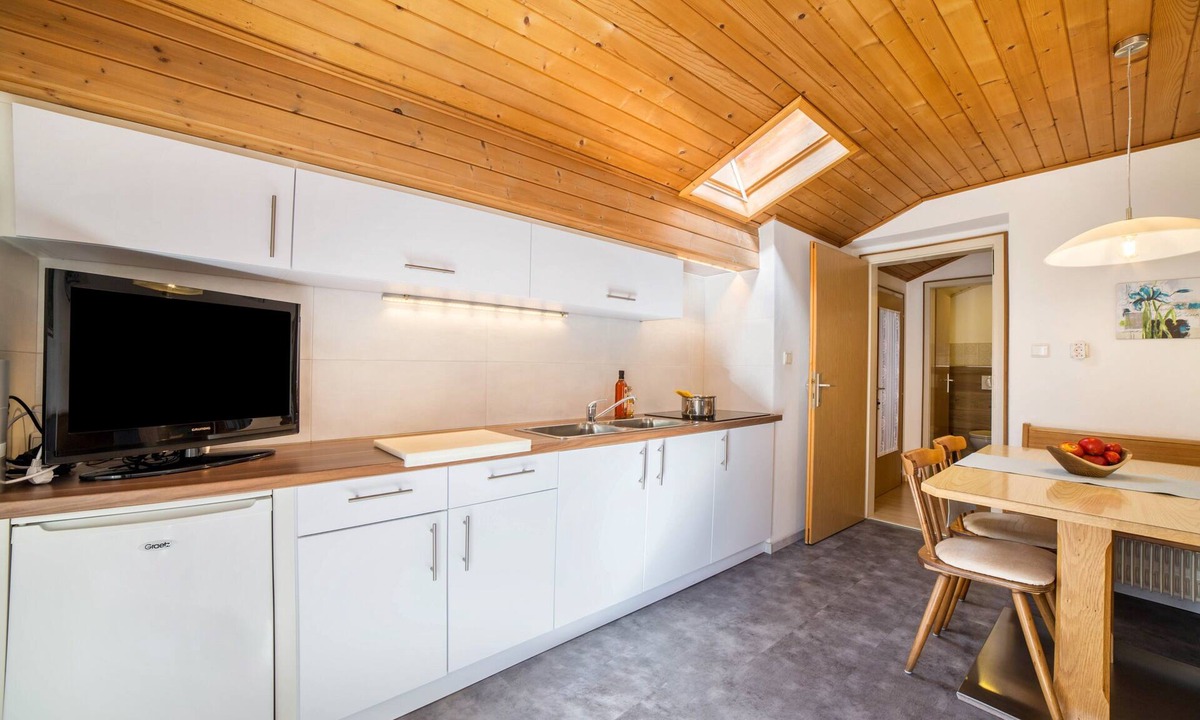 Naturno Apartment | Apartment 'Typ A Pöder's Haus' with Mountain View, Shared Garden and Wi-Fi