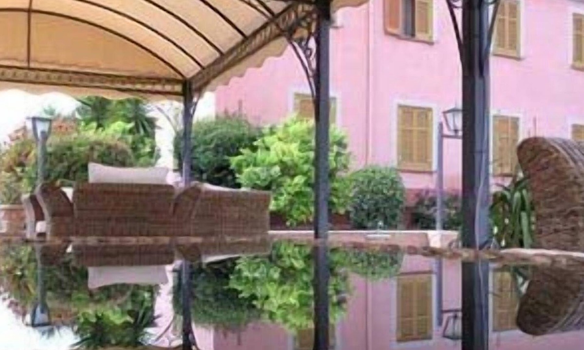 Tuscolano Hotel | Arco di Travertino