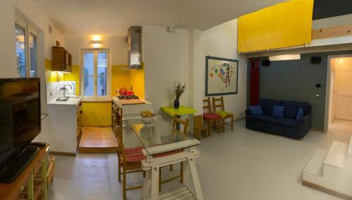 Foligno Apartment | Blu Klein