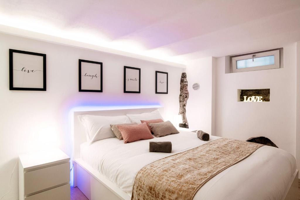 Como City Centre Apartment | Glamour Loft in Como Downtown - By House Of Travelers
