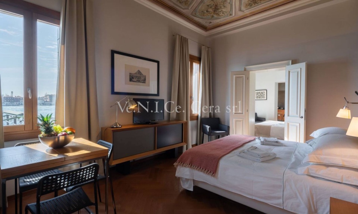 Dorsoduro Apartment | Ve.N.I.Ce. Cera Tintoretto Suite