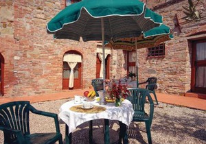 Apt 16B in Querce