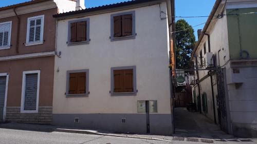 Servola-Chiarbola-Valmaura-Borgo San Sergio House | al 106