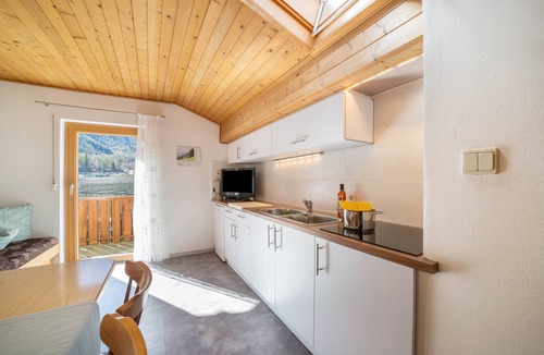 Naturno Apartment | Apartment 'Typ A Pöder's Haus' with Mountain View, Shared Garden and Wi-Fi