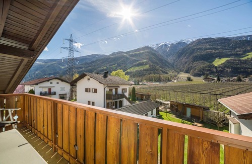 Naturno Apartment | Apartment 'Typ A Pöder's Haus' with Mountain View, Shared Garden and Wi-Fi
