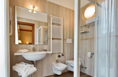 Gardola Hotel | Astra