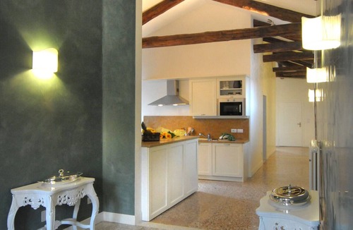 Dorsoduro Apartment | Ca' Dell'Artista with Balcony and Terrace