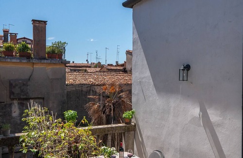 Dorsoduro Apartment | Ca' Dell'Artista with Balcony and Terrace