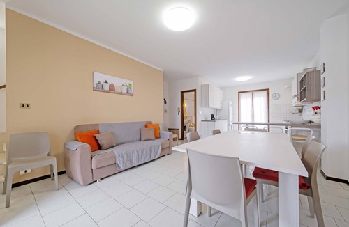 Pacengo Apartment | Casa Ruby - Geräumige Wohnung mit Pool by Interhome