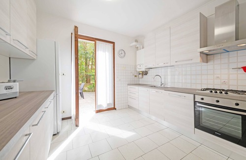 Pacengo Apartment | Casa Ruby - Geräumige Wohnung mit Pool by Interhome