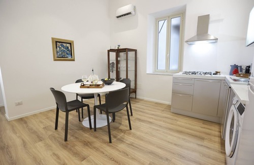 Ruggero Settimo Apartment | Devalù Politeama elegante appartamento al centro