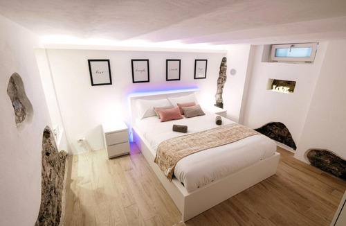 Como City Centre Apartment | Glamour Loft in Como Downtown - By House Of Travelers