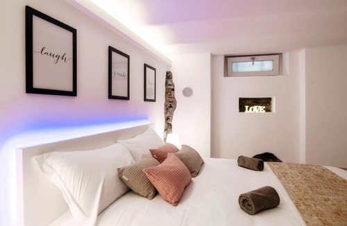 Como City Centre Apartment | Glamour Loft in Como Downtown - By House Of Travelers