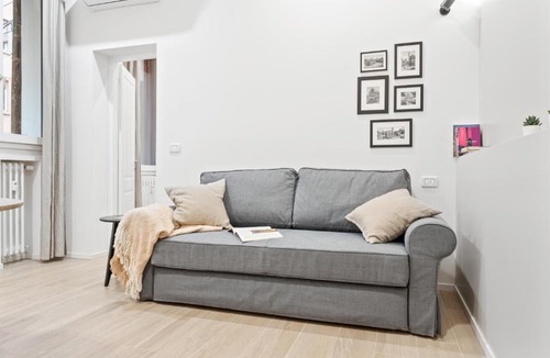Historic Center Apartment | GuestHost - Piazza Maggiore White Apartment