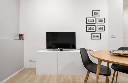 Historic Center Apartment | GuestHost - Piazza Maggiore White Apartment
