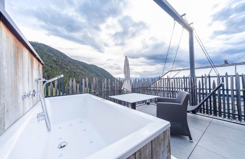 Collepietra Apartment | Modern Holiday Apartment "Sonnleiten Sterngucker 7" with Wi-Fi