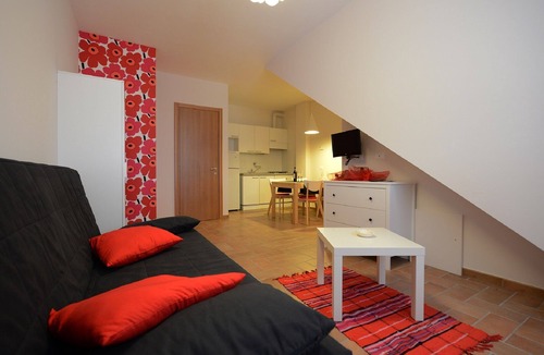 Francavilla d'Ete Apartment | Panoramic Countryside Apartment with Private Pool – Nature & Relaxation