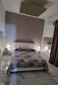 Roccapiemonte Bed & Breakfast | Specchio Riflesso