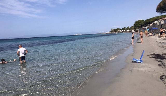 At 50 meters from a crystal clear sea, cozy villa with large garden