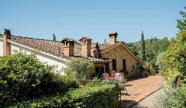 Authentic Tuscan Farmhouse with a Private Pool, Garden, and 7 Bedrooms