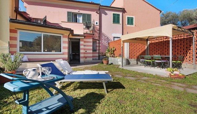 Holiday Home "Nonna Adele" between Cinque Terre and Portofino