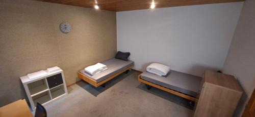 Pluto - Private Room with Shared Kitchen Shower and Toilet - Chur Old Town in Chur