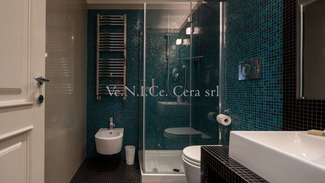 Photo of Bathroom in Dorsoduro