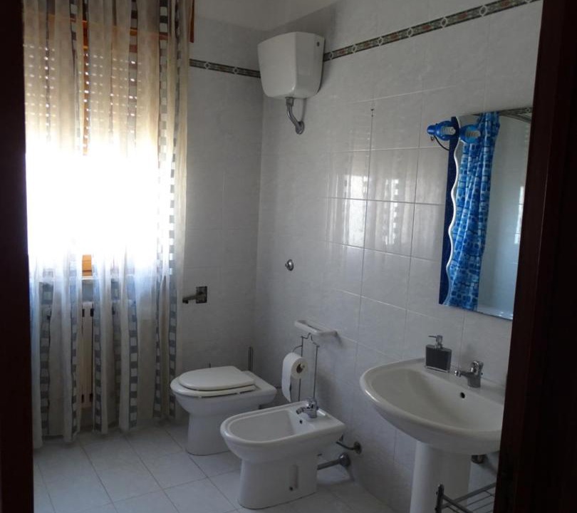 Photo of Bathroom in Parabita