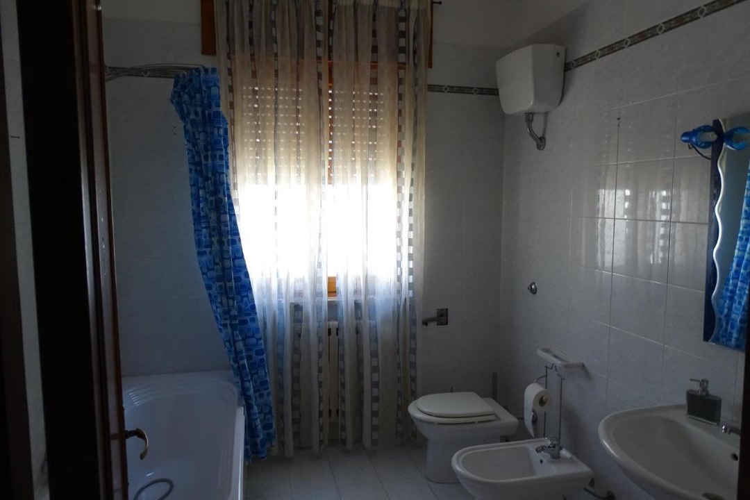 Photo of Bathroom in Parabita